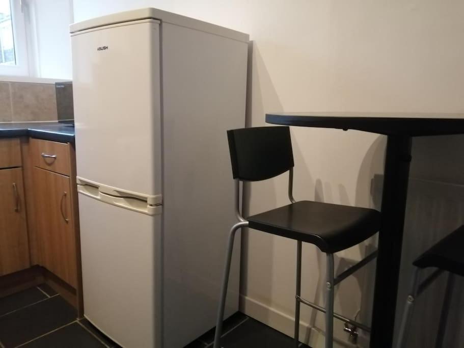 Stylish One Bed Flat With Private Parking Aberdeen Exterior photo