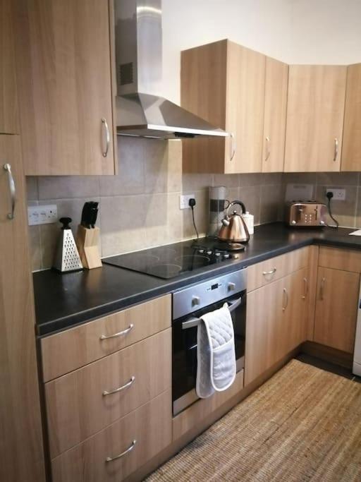 Stylish One Bed Flat With Private Parking Aberdeen Exterior photo