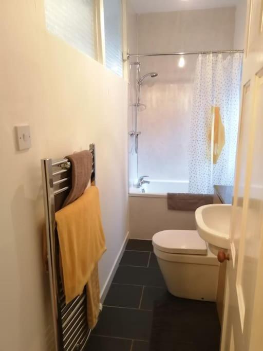 Stylish One Bed Flat With Private Parking Aberdeen Exterior photo