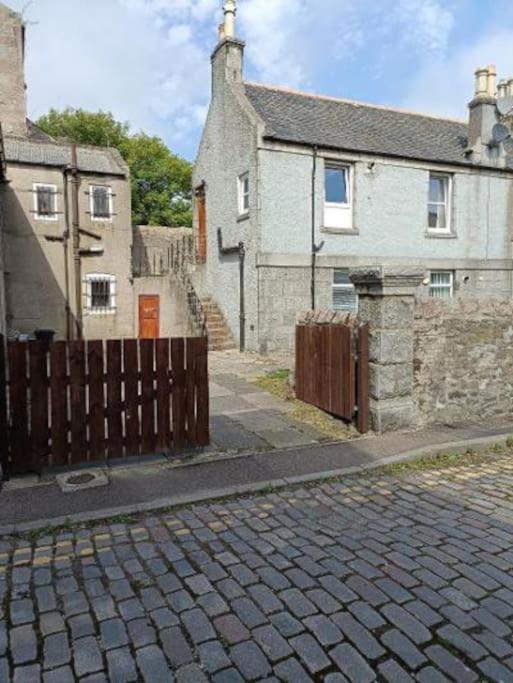 Stylish One Bed Flat With Private Parking Aberdeen Exterior photo