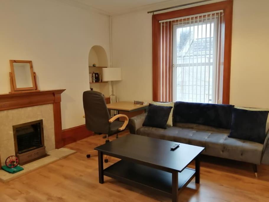 Stylish One Bed Flat With Private Parking Aberdeen Exterior photo